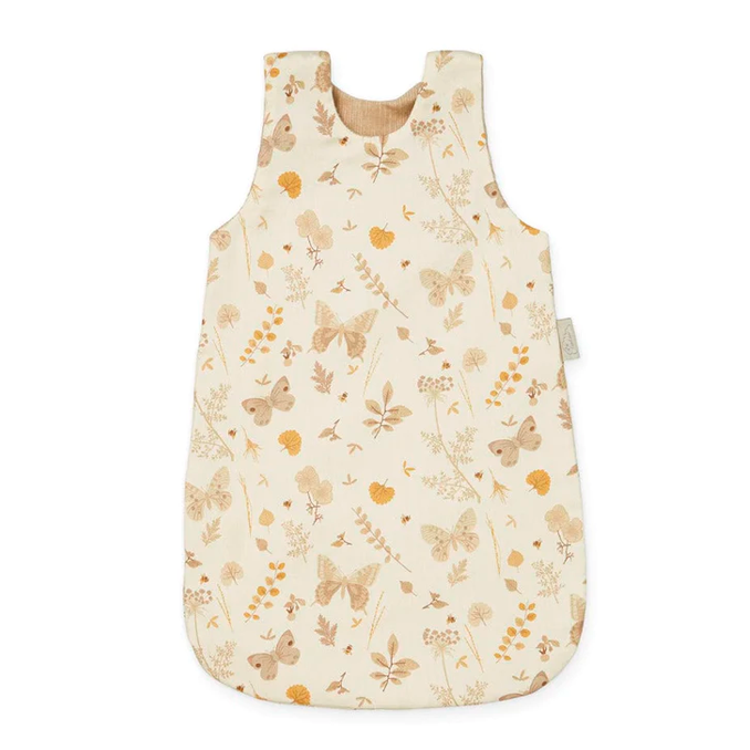 01_Cam Cam dukkesovepose, butterflies.png