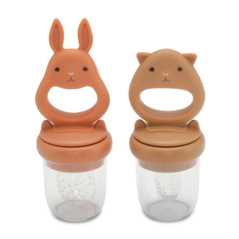 01_KS4279-ALMOND-TERRACOTTA_Konges-Sloejd-food-feeder-almondterracotta.png