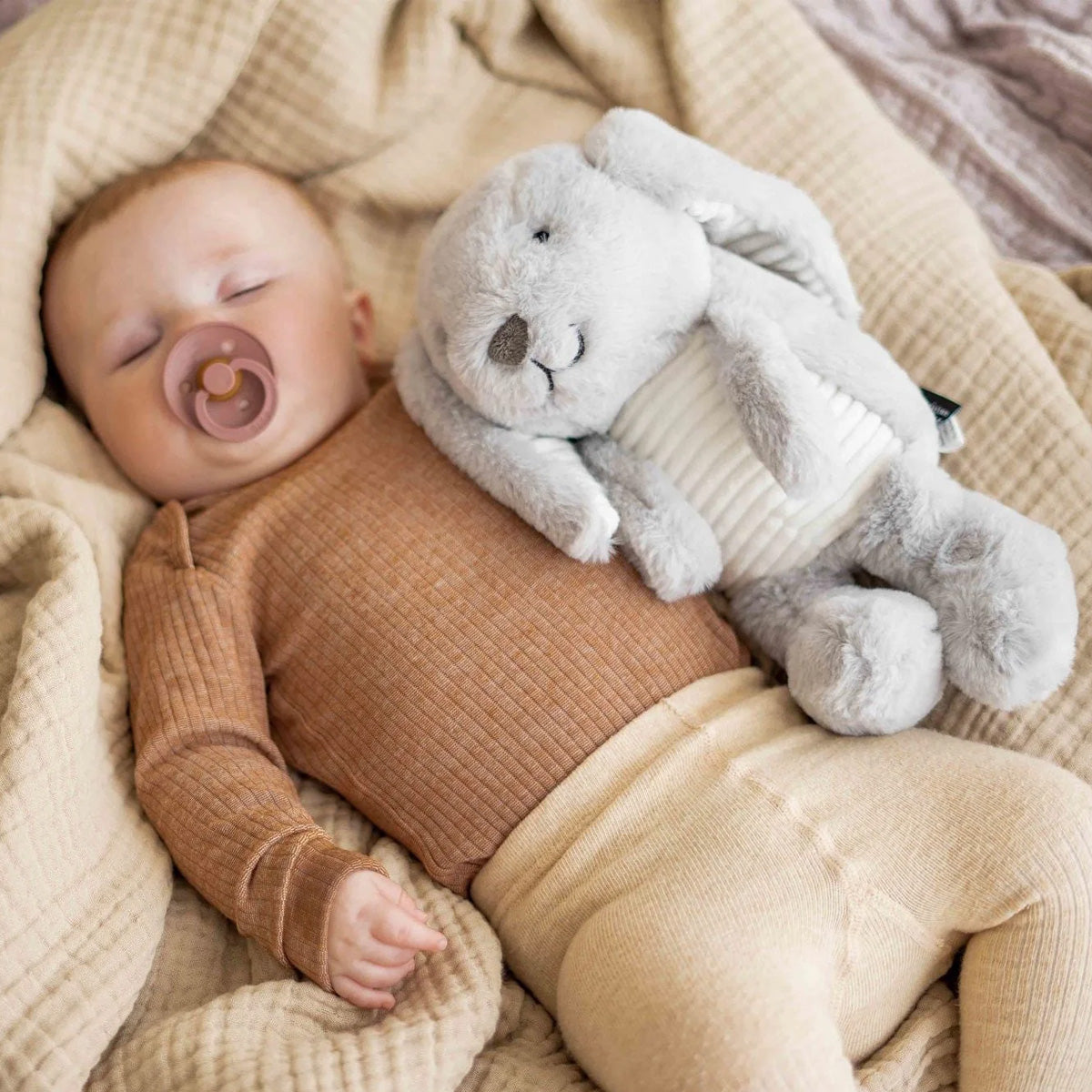 02_Flow Amsterdam Milo hjertelydsbamse, grå-2.jpg