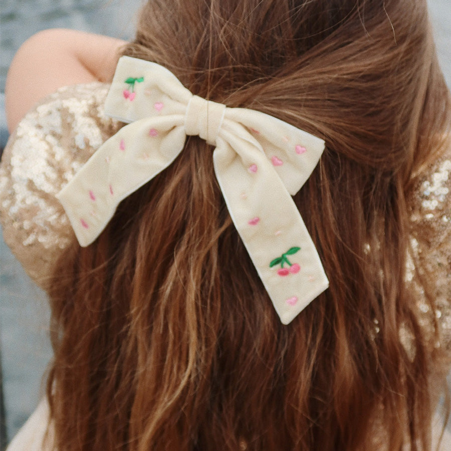 02_Konges Sløjd Hårclips fløjlssløjfe med perler, pearled ivory 1.jpg