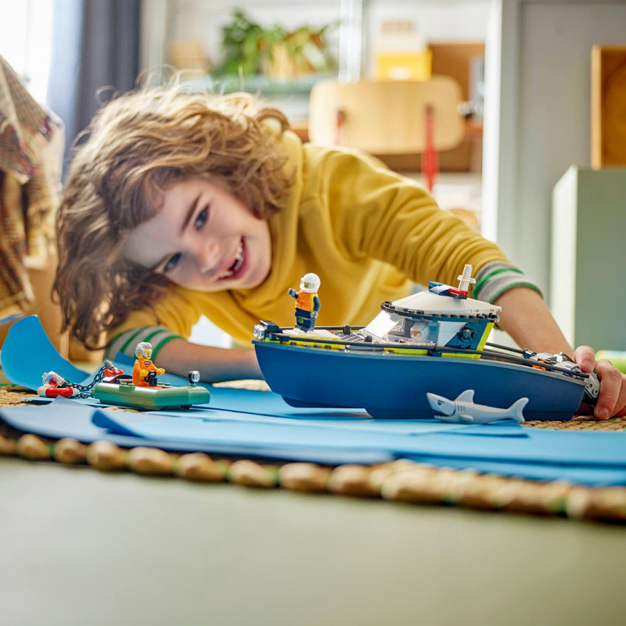 02_LEGO® City, Politibåd På Forbryderjagt 1.jpg