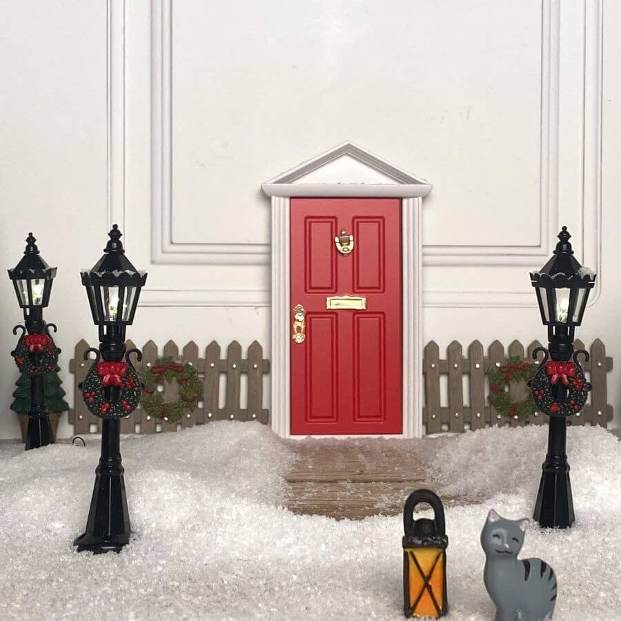 02_Nissedørs Tilbehør, Stakit Med Krans.jpg