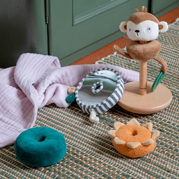 Sebra tumling og stabellegetøj, aben Maci