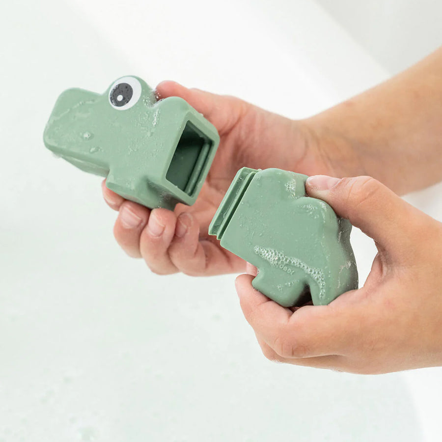 03_Done by Deer badelegetøj, Croco grøn 2.jpg