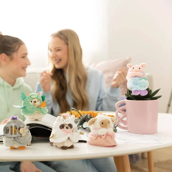 MyMochi Nici Gaveæske, Gris Med Strandskal/Havfrue Tøj - 8 Cm